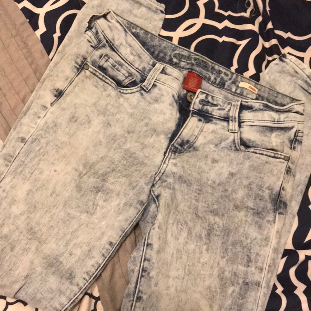 Acid washed jeans